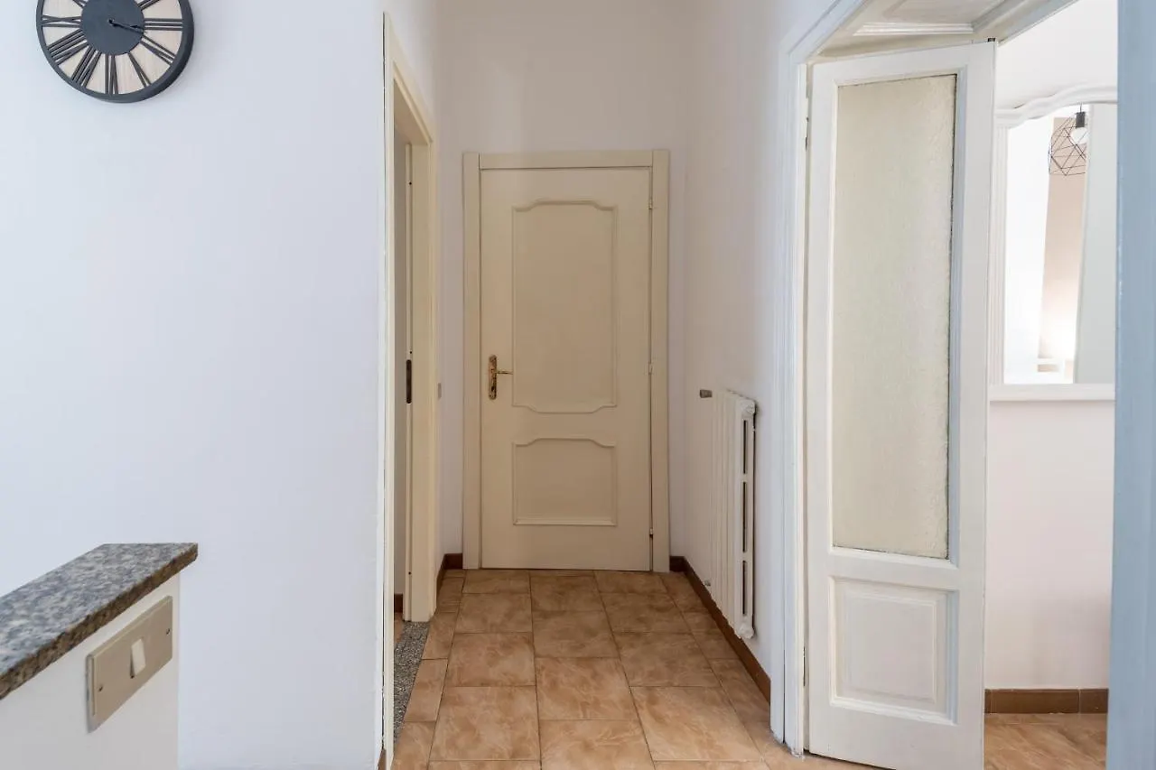 Apt Vicino Alla Metropolitana Porta Romana, 4 Minuti Da Duomo, Free Wifi&Netflix Milan 0*,  Italy