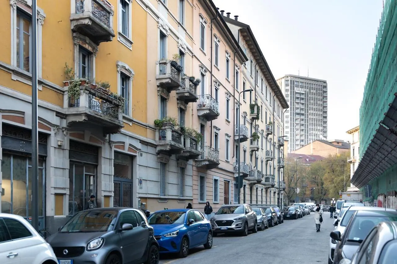 Apartment Apt Vicino Alla Metropolitana Porta Romana, 4 Minuti Da Duomo, Free Wifi&Netflix Milan