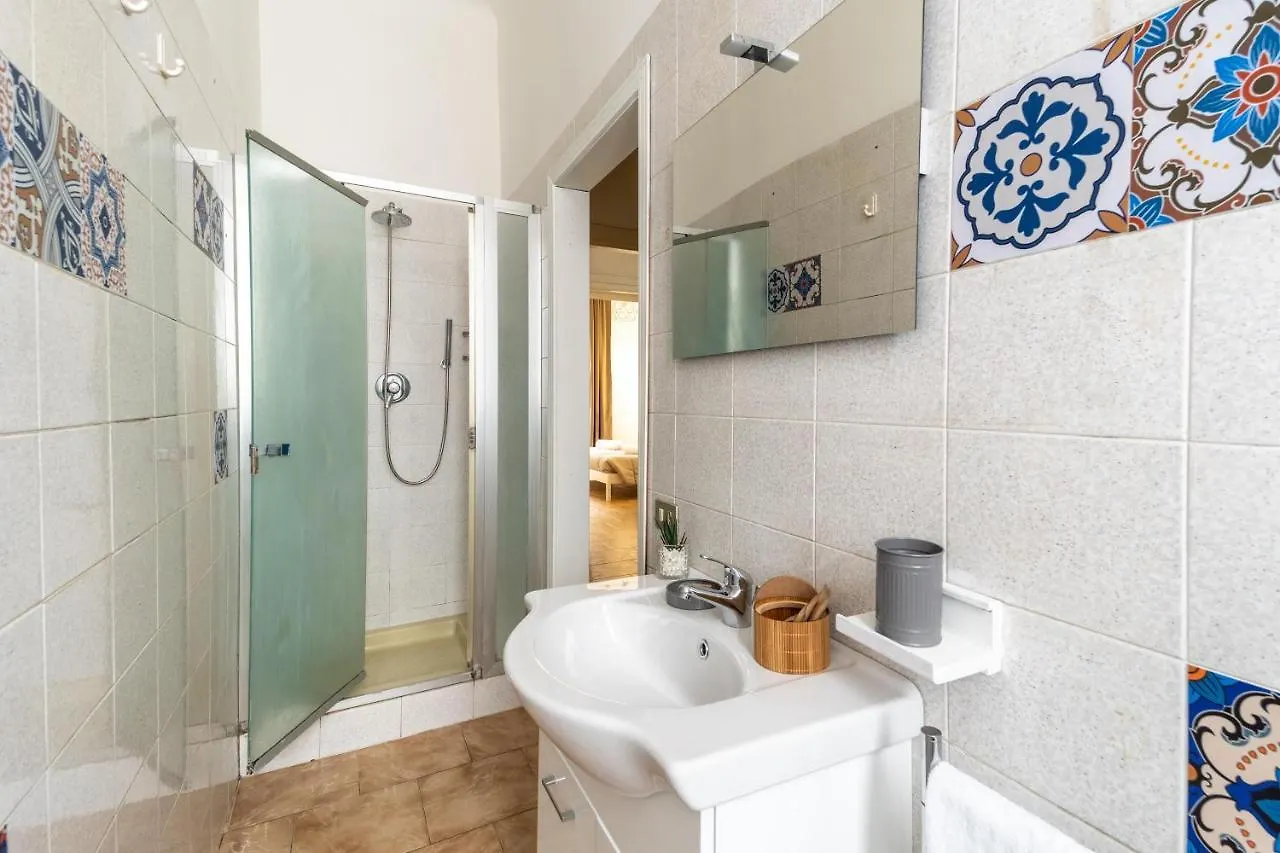 Apt Vicino Alla Metropolitana Porta Romana, 4 Minuti Da Duomo, Free Wifi&Netflix Milan Apartment